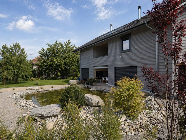 Einfamilienhaus mit Gartenteich – Referenzprojekt jr-immobilien.ch